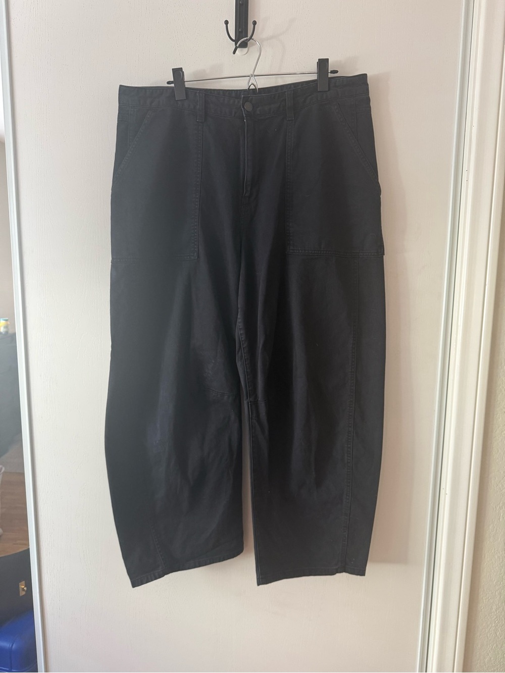 Gap Chino Barrel in Black